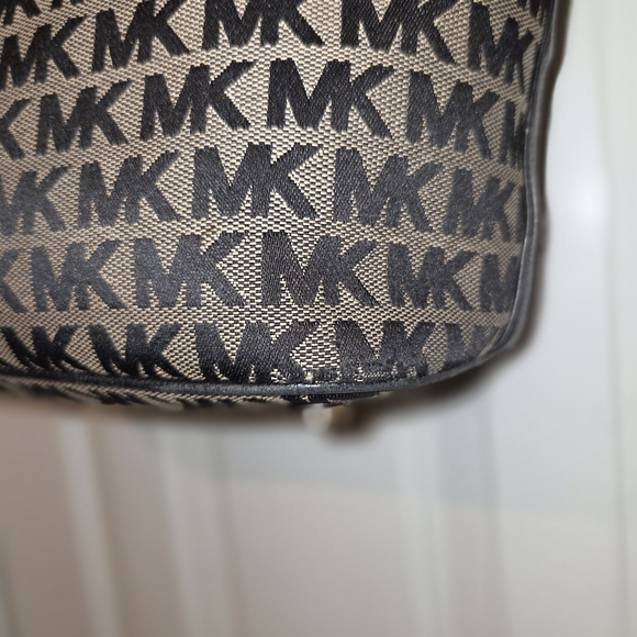 Michael Kors: Gently Used Condition Signature Black and Tan Tote. - Picture 9 of 16